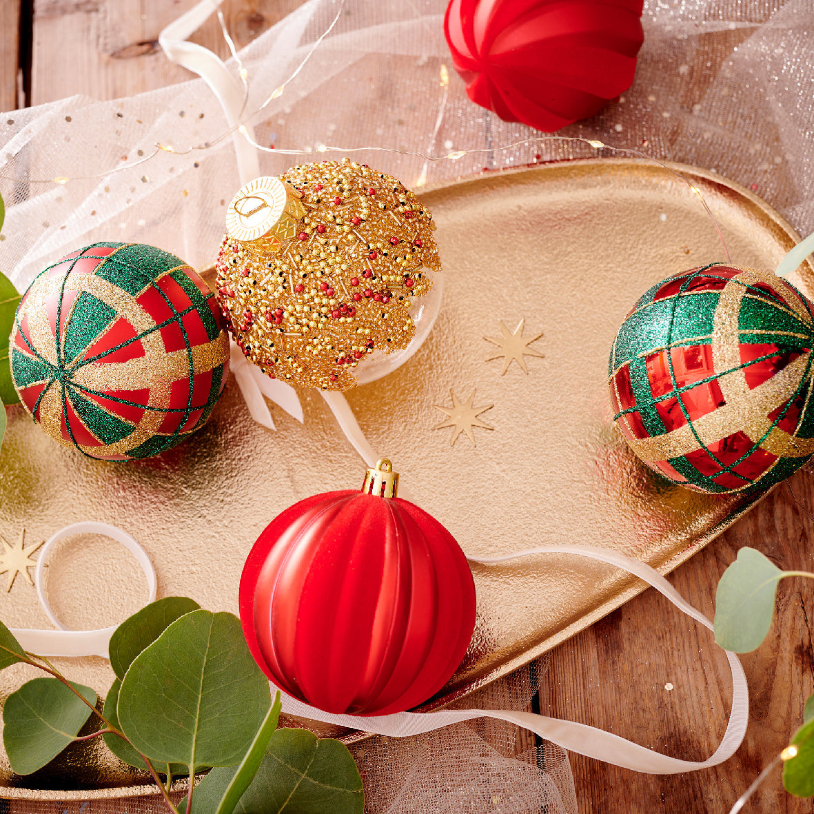 Bolas de navidad en rojo de plástico Diámetro 8cm