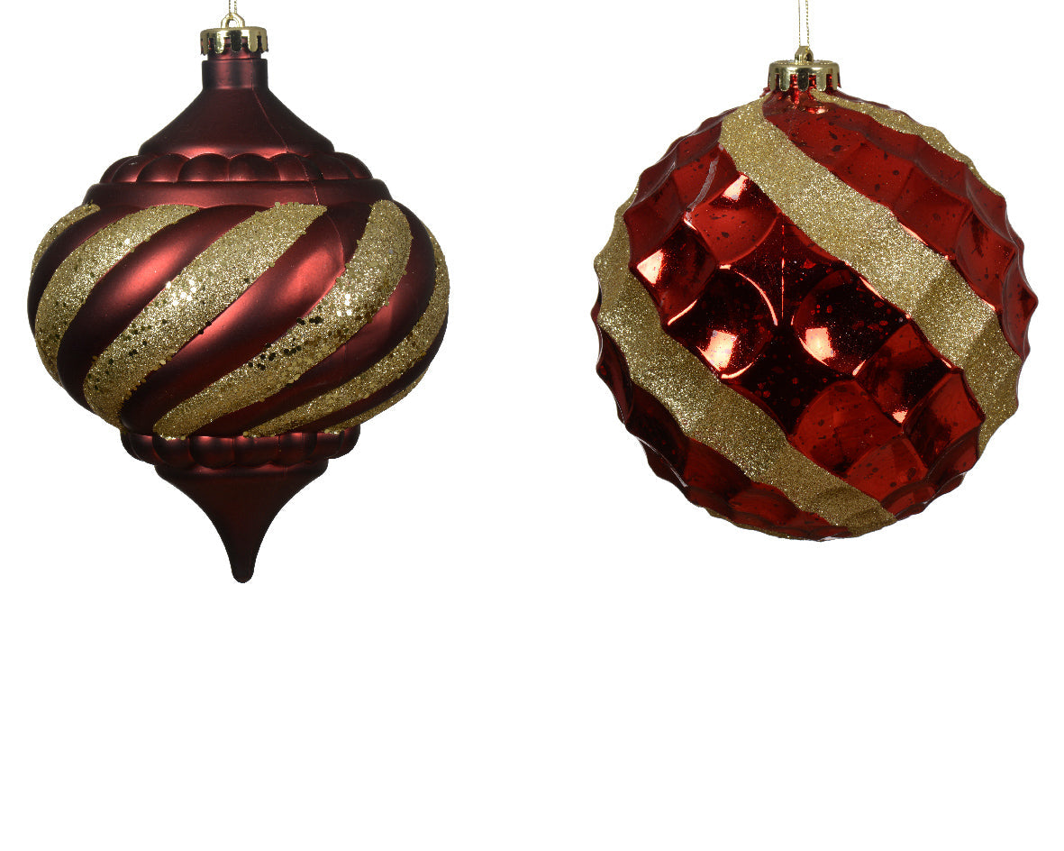 Bola de decoración roja con adornos navideños