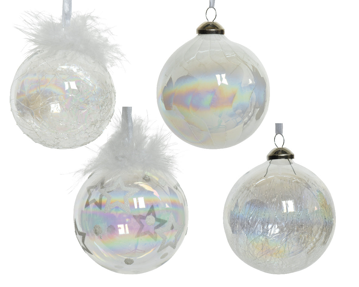 Bolas de navidad con adornos navideños