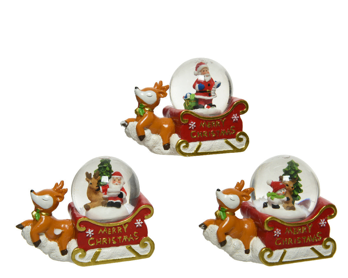 Bola de nieve de navidad en trineo con santa y reno