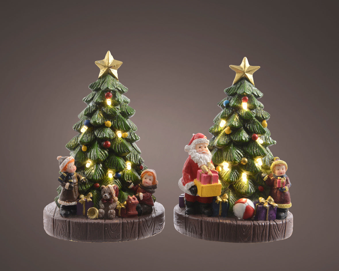 Árbol con decoración navideña y luces