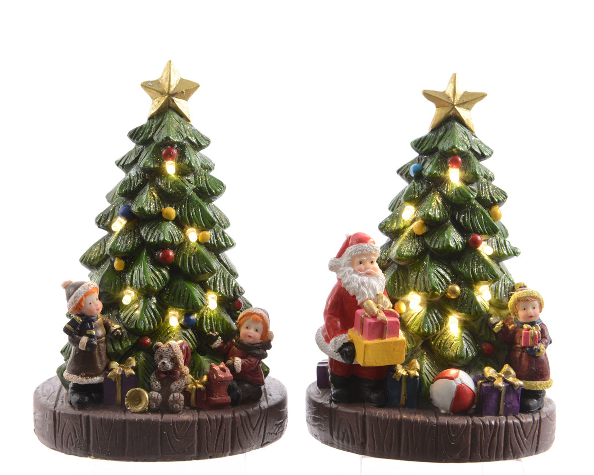 Árbol con decoración navideña y luces