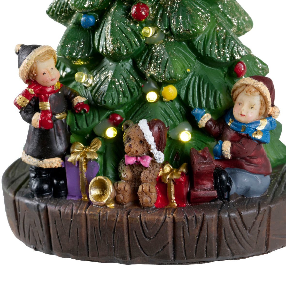 Árbol con decoración navideña y luces