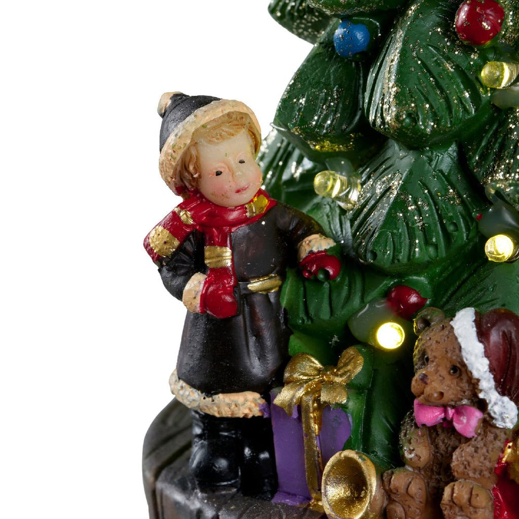 Árbol con decoración navideña y luces