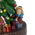 Árbol con decoración navideña y luces