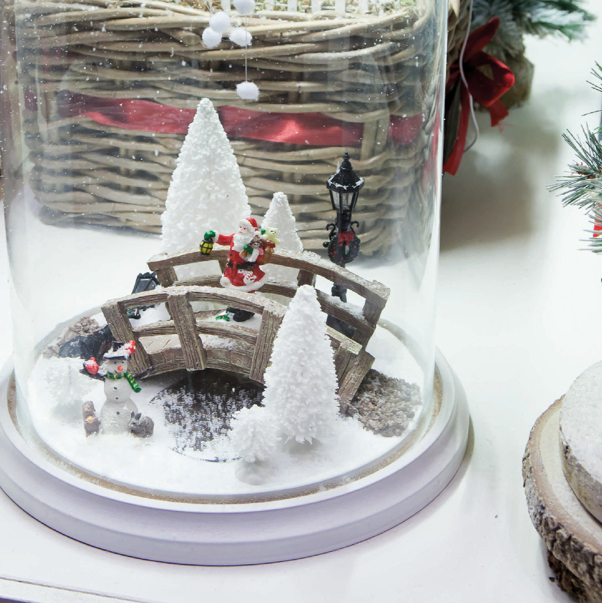 Set de 9x Árboles nevados para decoración de villas navideñas 22,5 cm