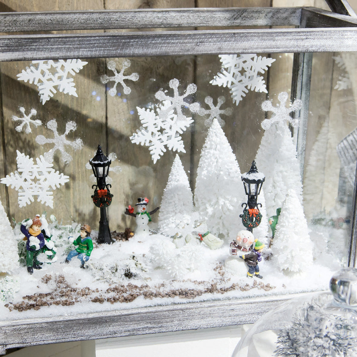 Set de 9x Árboles nevados para decoración de villas navideñas 22,5 cm