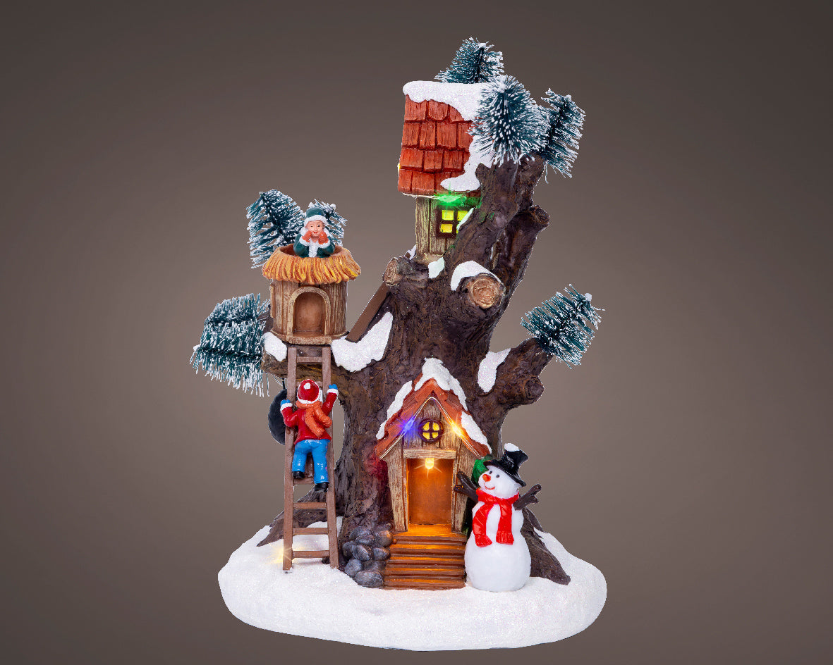 Casa en el arbol de navidad