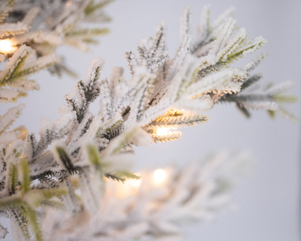 Árbol de navidad LED nevado de 150cm