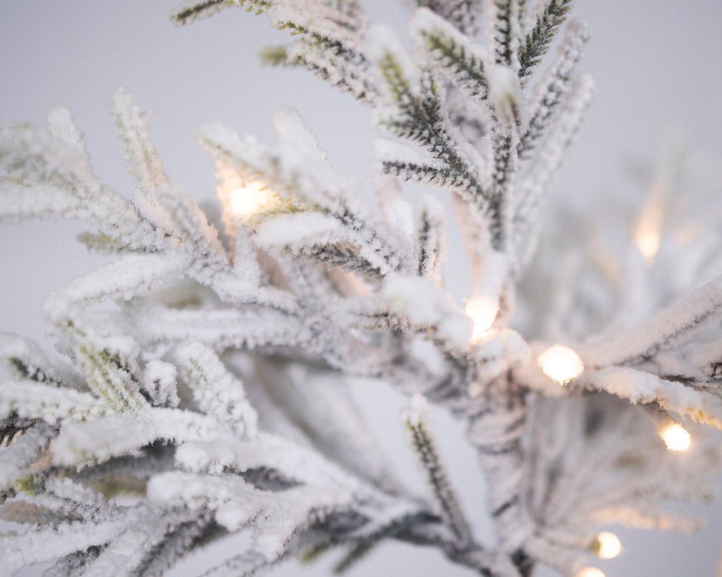 Árbol de navidad LED nevado de 150cm