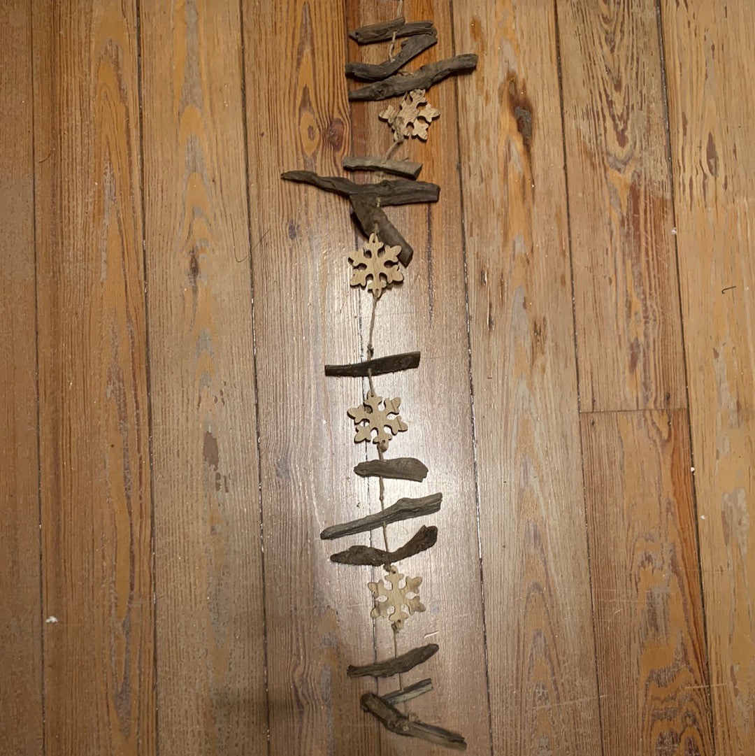 Guirnalda decorativa con troncos y motivos Naturales