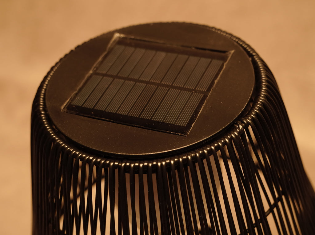 Lámpara de pie solar negra para exteriores